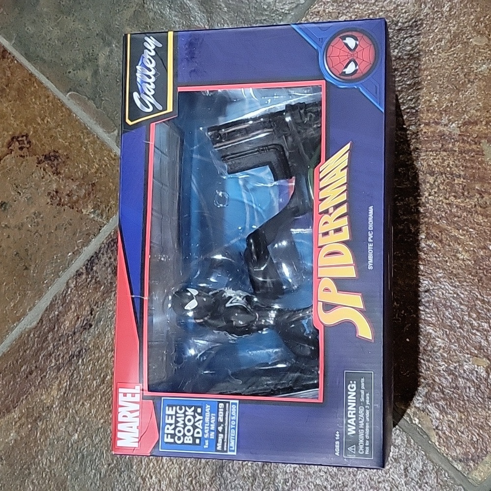 2019 Diamond Marvel SPIDERMAN Black Symbiote PVC Diorama Gallery